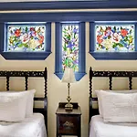 Sara\'S Inn On The Boulevard